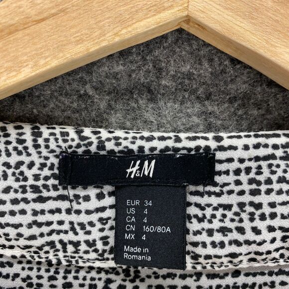 H&M Top Women 4 Black White Blouse Button Up 3/4 Sleeve - Picture 6 of 11